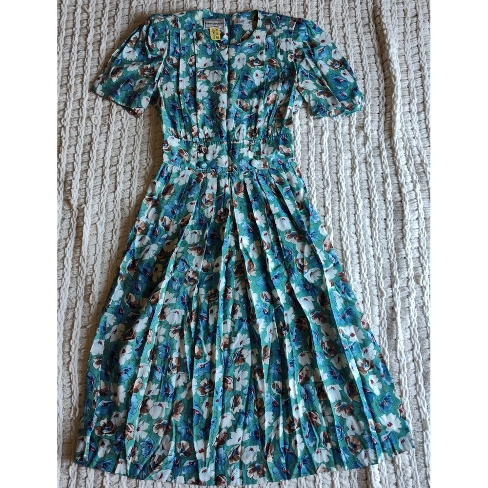 Karin Stevens Petites Vintage Size 8 Floral Dress Pleated Smocking Blue White